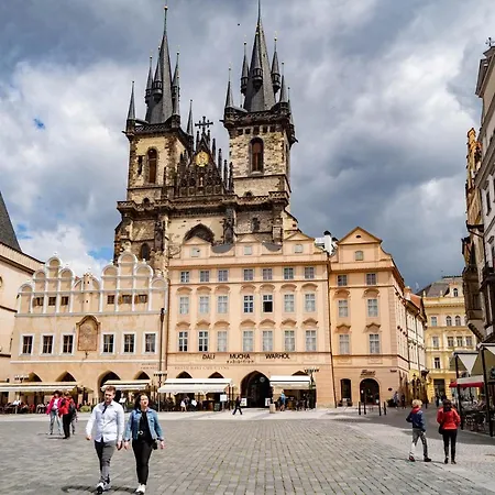 Aparthotel Old Town Square Suites 2*
