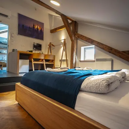Aparthotel Old Town Square Suites 2*